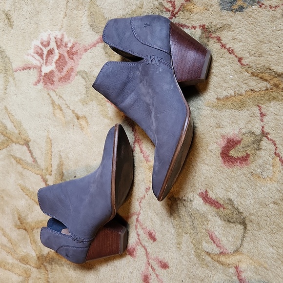 FRYE Jea ankle bootie, 8 M, gray suede - Picture 2 of 9